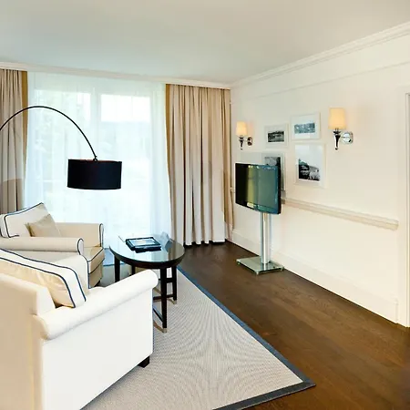 Aparthotel Lake's *